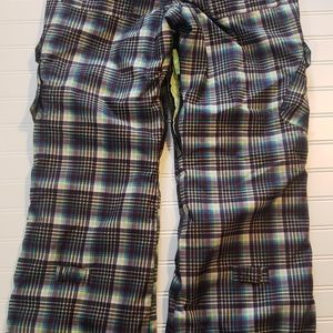 Burton junior girls size large 14/16 snowpants in EUC.